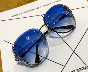 Luxury Fashion Glasses Women Oversize Vintage Sunglasses Diamond Rhinestone Sun Glasses Shades for Women