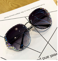 Luxury Fashion Glasses Women Oversize Vintage Sunglasses Diamond Rhinestone Sun Glasses Shades for Women