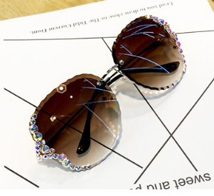 Luxury Fashion Glasses Women Oversize Vintage Sunglasses Diamond Rhinestone Sun Glasses Shades for Women