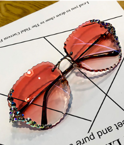 Luxury Fashion Glasses Women Oversize Vintage Sunglasses Diamond Rhinestone Sun Glasses Shades for Women