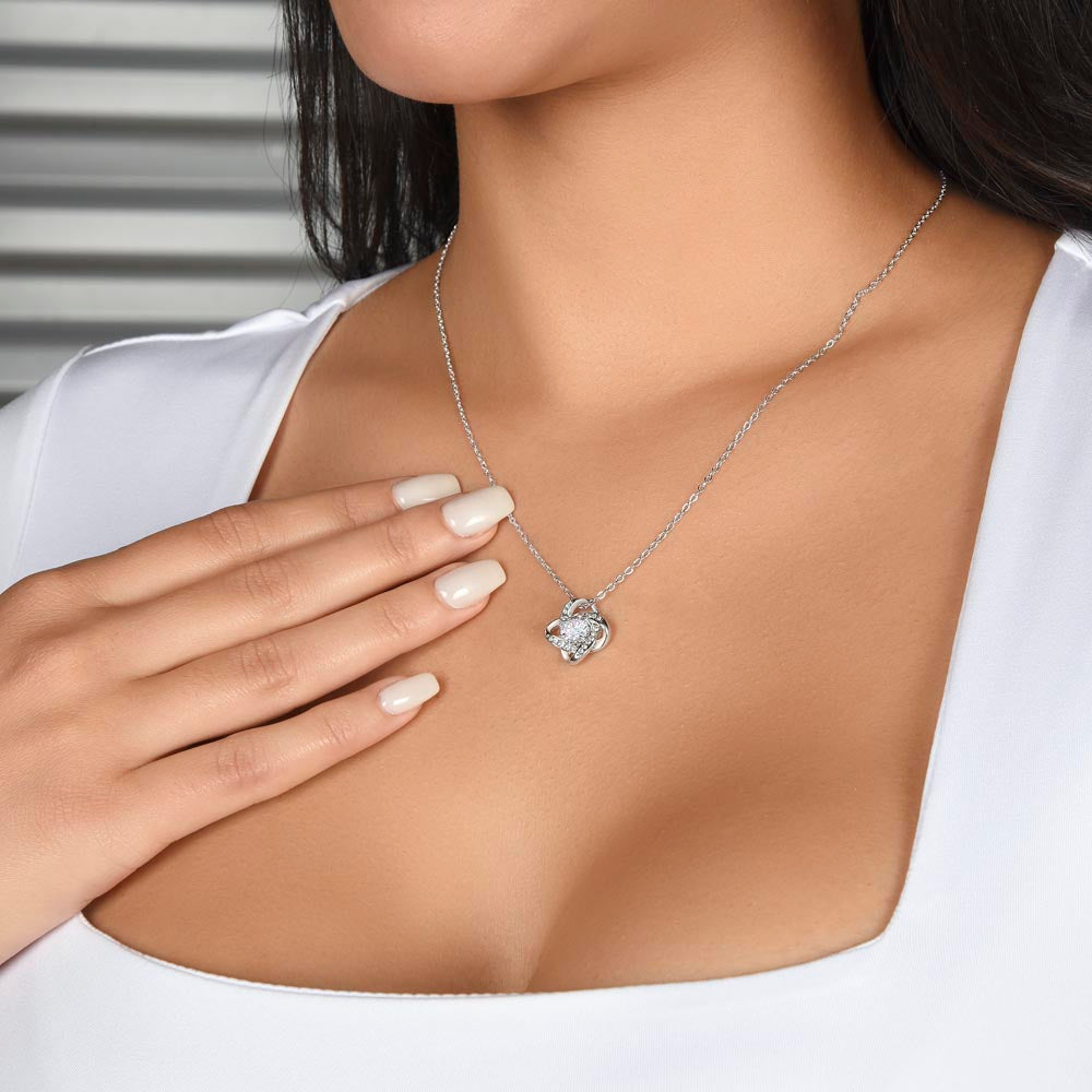 14K White Gold Beautiful Necklace.