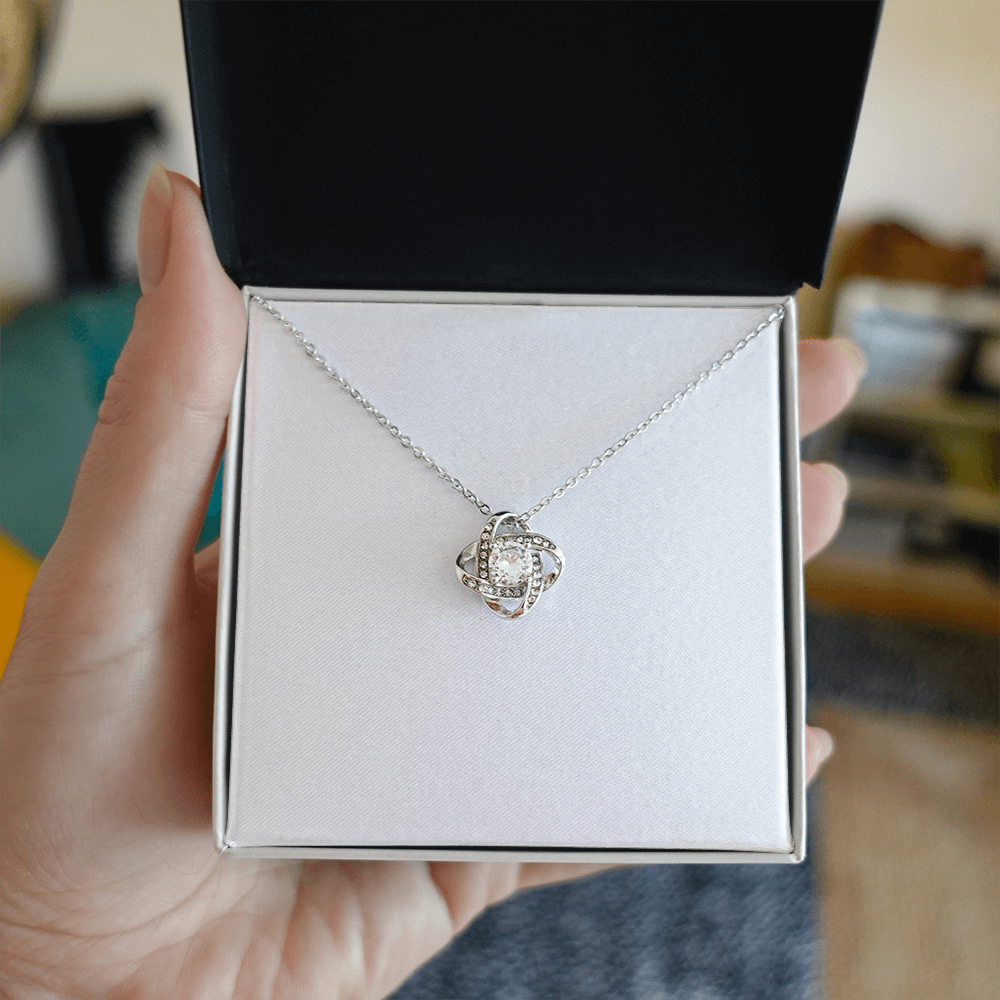 14K White Gold Beautiful Necklace.